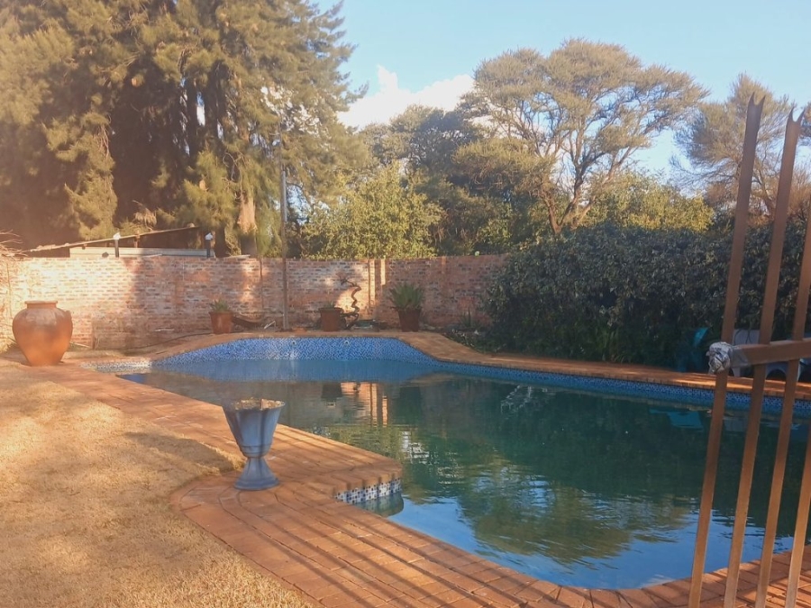 6 Bedroom Property for Sale in Hartswater Northern Cape